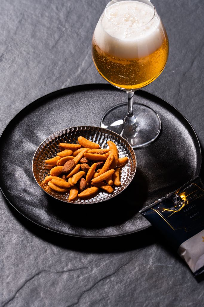 クラフトビールと柿の種